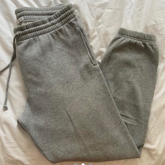 Grey boyfriend sweats from aritzia - Picture 3 of 3
